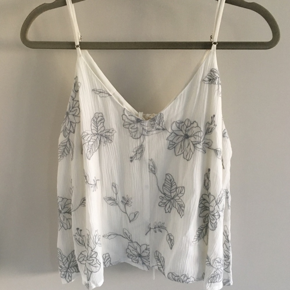 NWOT Gorgeous Embroidered Tank